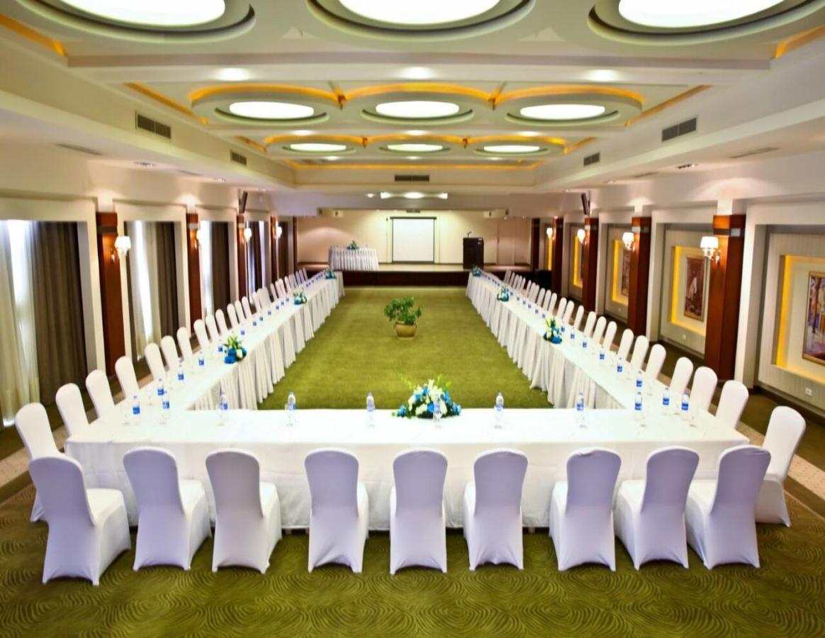 Charmillion Club Resort Sharm El-Sheikh Exterior foto U-shaped table layout