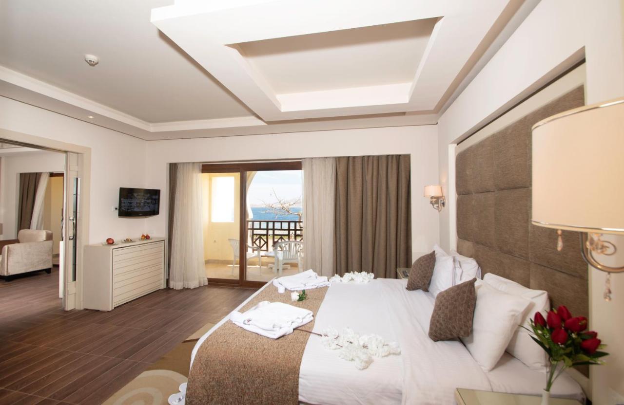 Charmillion Club Resort Sharm El-Sheikh Exterior foto A bedroom at the hotel
