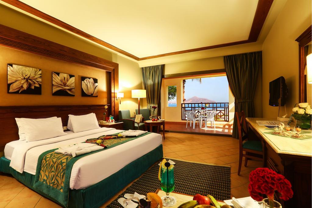 Charmillion Club Resort Sharm El-Sheikh Exterior foto A room at the Hilton Sharm El Sheikh