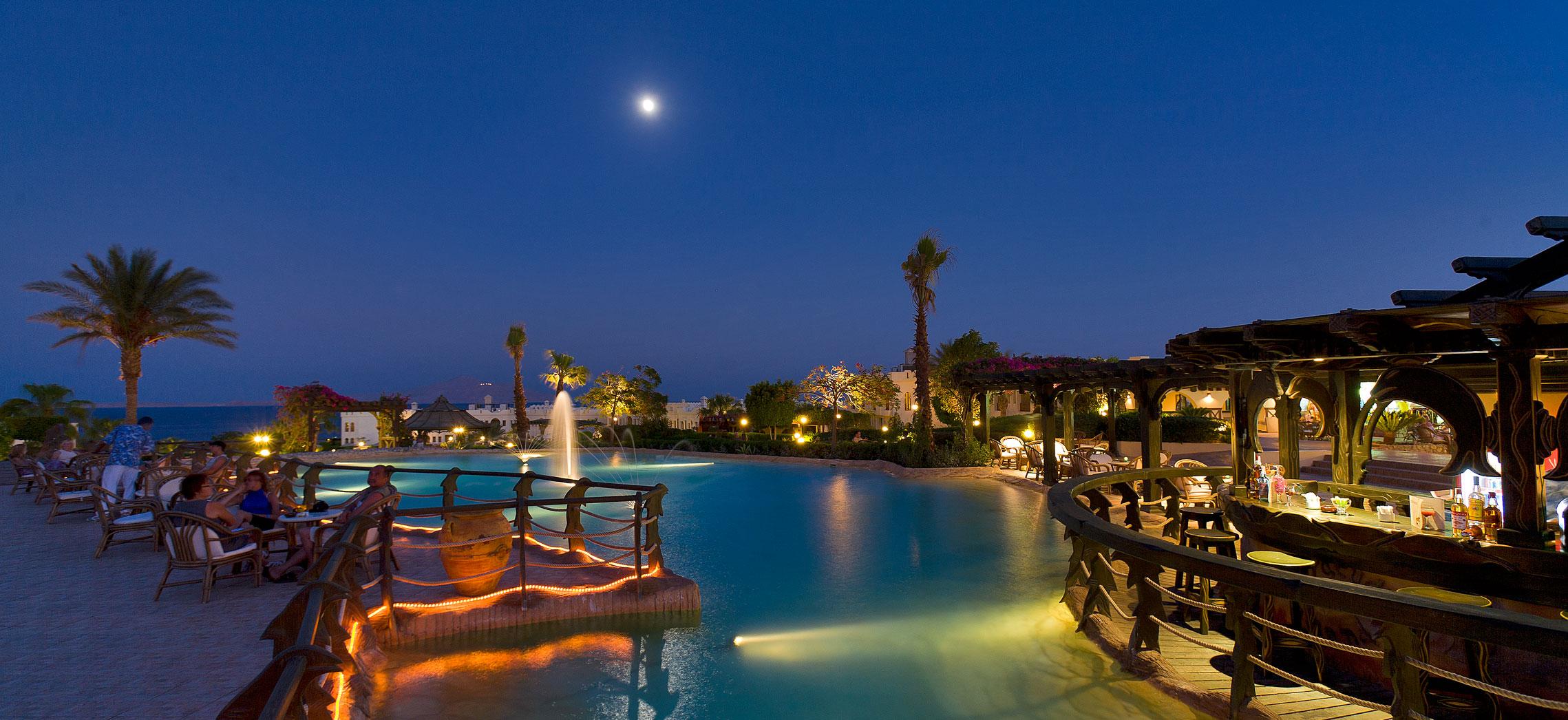 Charmillion Club Resort Sharm El-Sheikh Exterior foto The resort at night