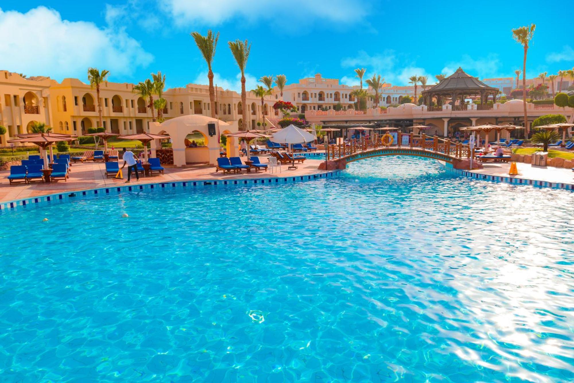 Charmillion Club Resort Sharm El-Sheikh Exterior foto The pool at the Hilton Sharm El Sheikh