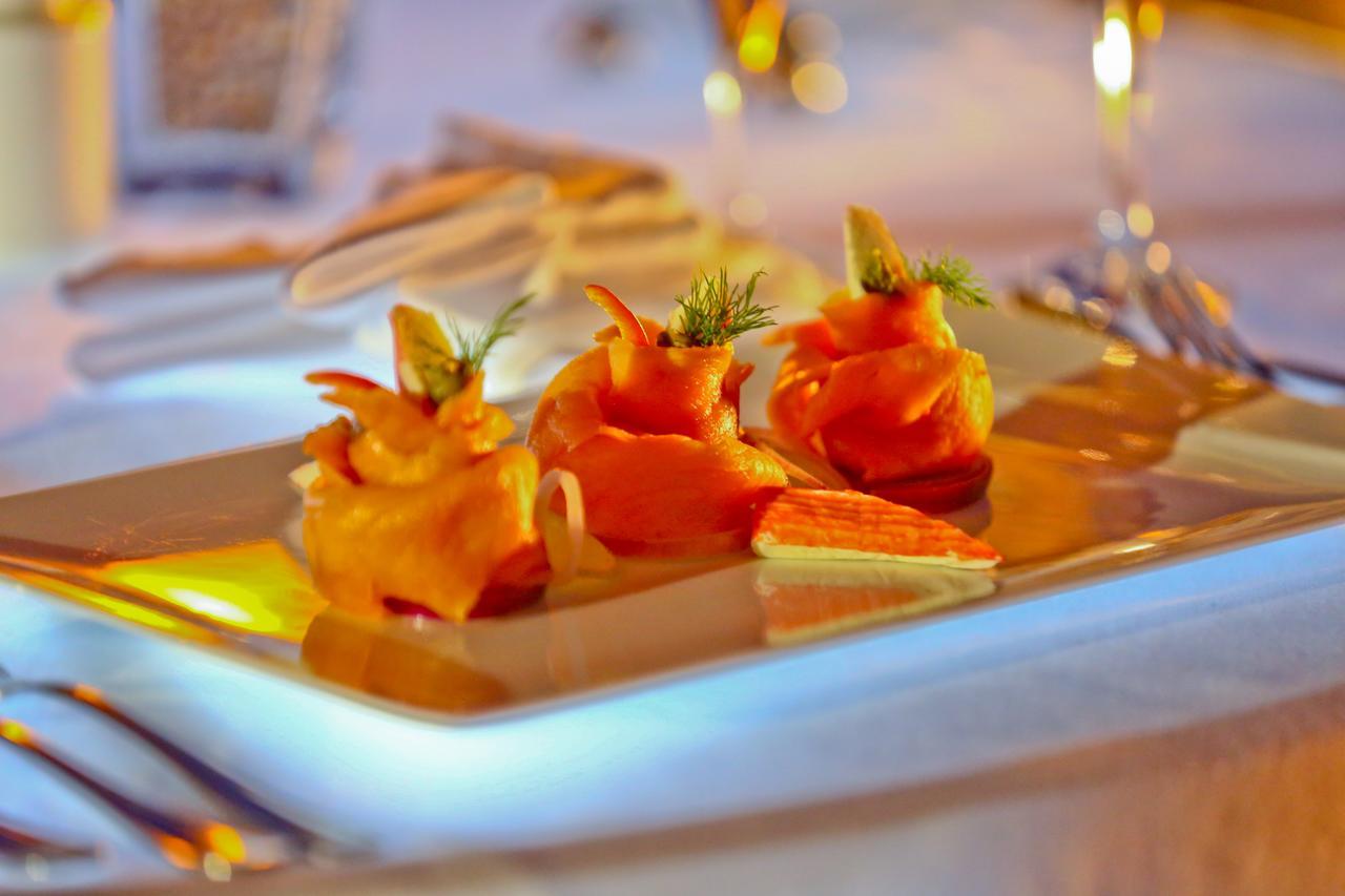 Charmillion Club Resort Sharm El-Sheikh Exterior foto Salmon roses
