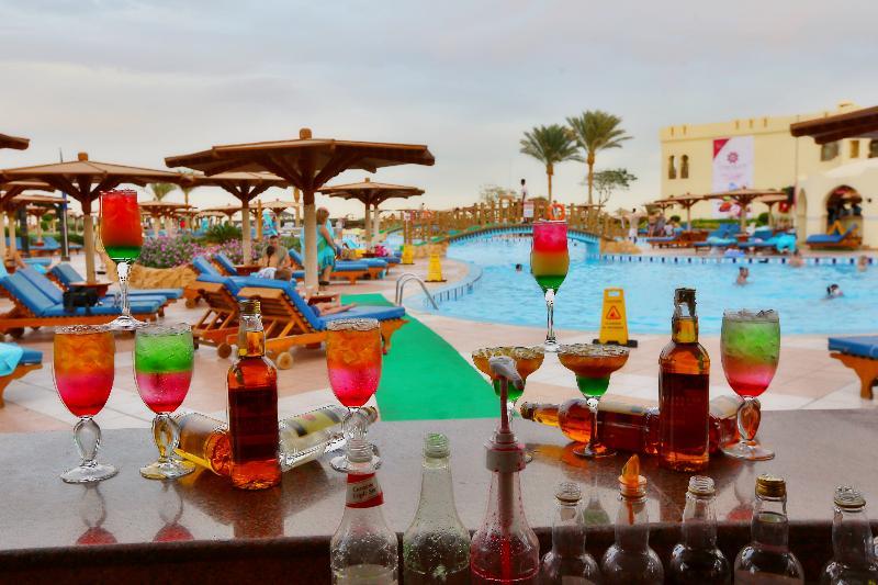 Charmillion Club Resort Sharm El-Sheikh Exterior foto Pool at the Hilton Hurghada
